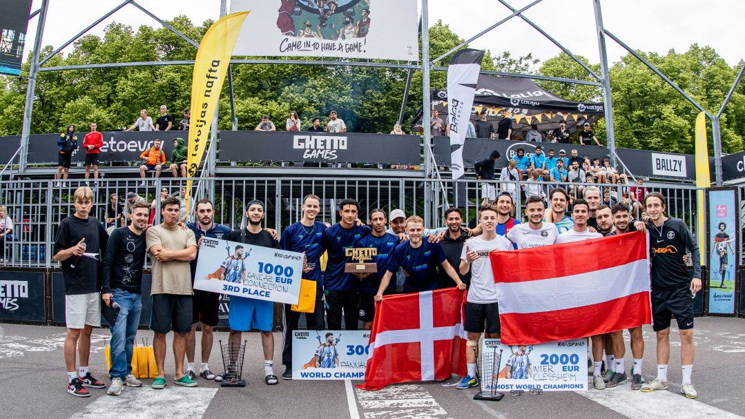 Dāņu komanda kļūst par pasaules čempioniem ielu futbolā