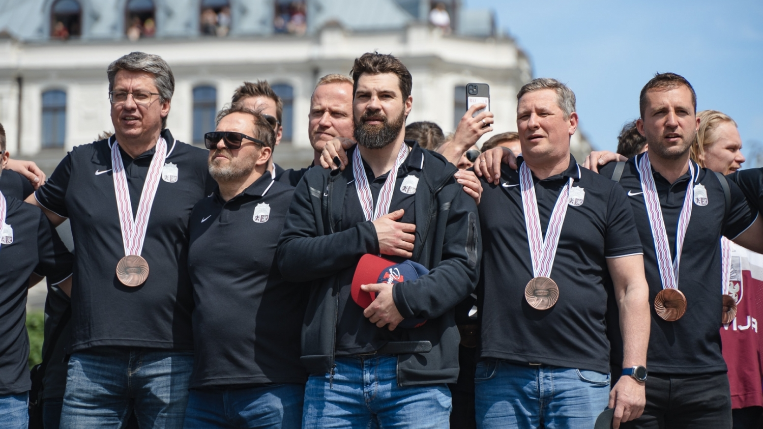 Pie Brīvības pieminekļa sumina Latvijas hokeja izlasi ar iegūto bronzas medaļu 