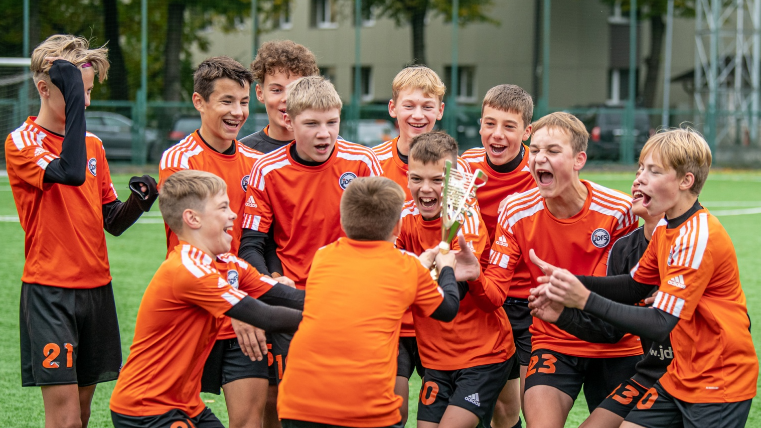 Rīgas skolu kauss futbolā noskaidro Rīgas pilsētas čempionus
