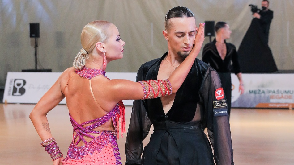Latvijas pāris vēlreiz sasniedz pusfinālu Pasaules kausā Latīņamerikas dejās 
