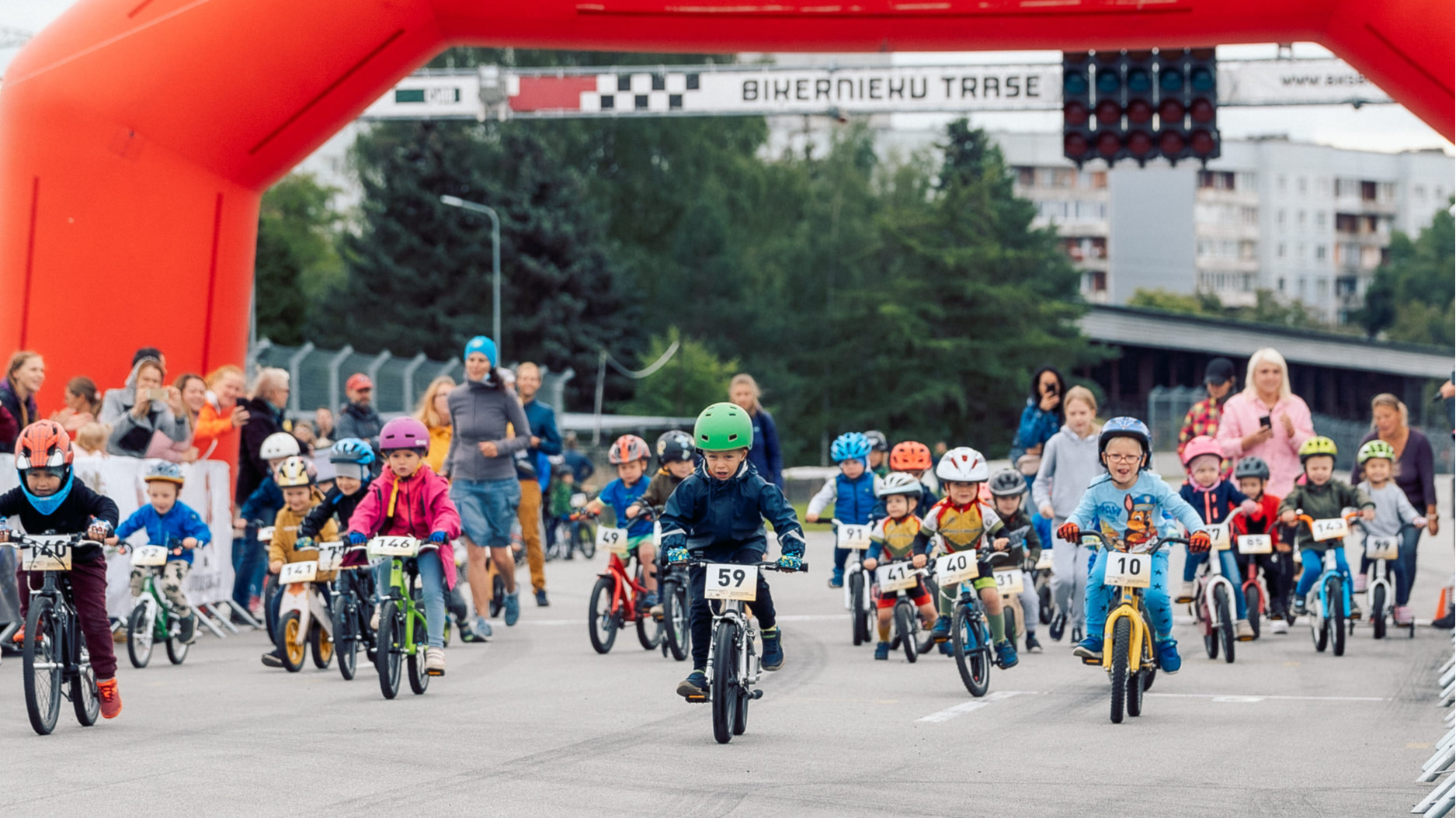 Rīgas un apkārtnes bērni aicināti uz “Biķernieku trases lielo balvu” riteņbraukšanā