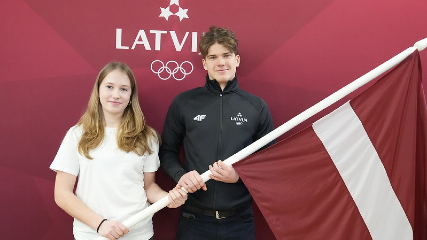 Latvijas karogu Pasaules Jauniešu Ziemas Olimpisko spēļu atklāšanas ceremonijā nesīs Kotāne un Mūrnieks