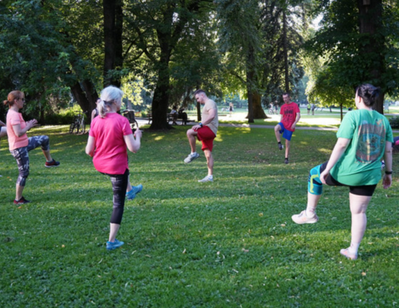 Rīgas pašvaldība aicina pievienoties bezmaksas sporta nodarbībām apkaimēs