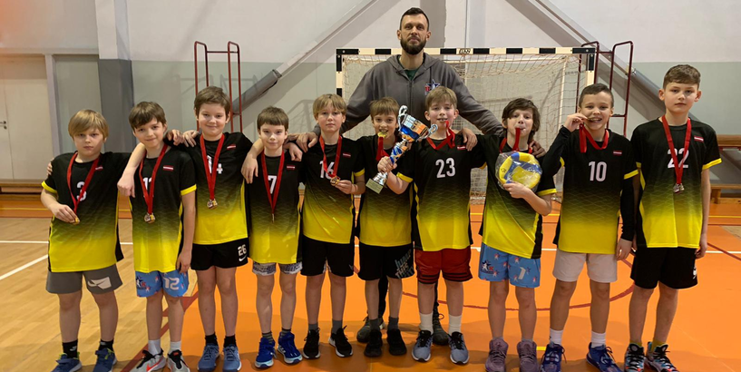 Rīgas valstspilsētas starpskolu sacensības tautas bumbā