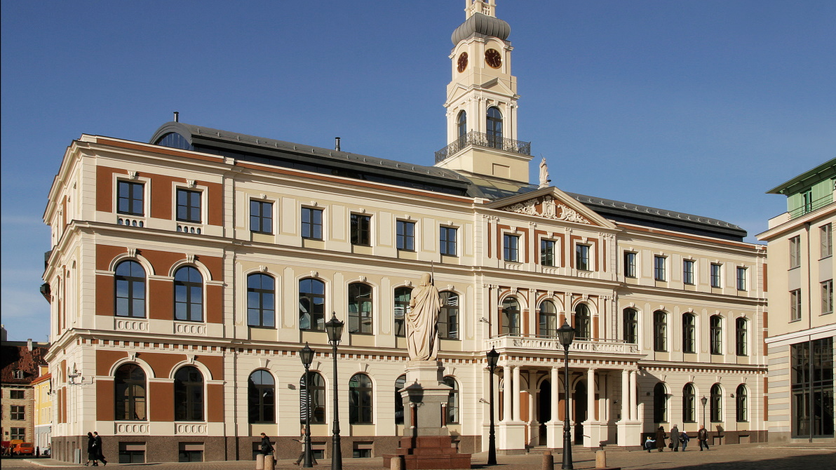 Atbalsta Rīgas Raiņa vidusskolas sagatavoto projektu par STEM un zaļo prasmju integrēšanu izglītībā