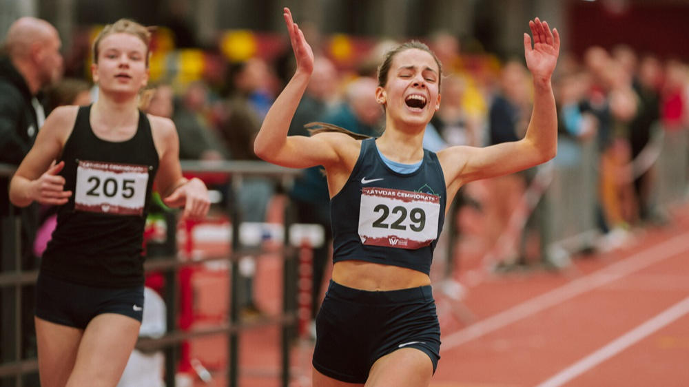 Sportiste priecājas par labo finišu