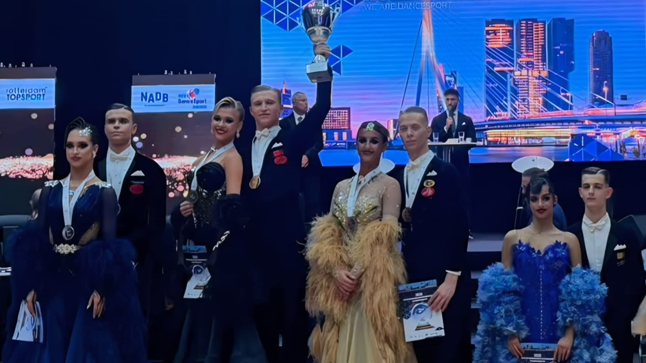 Rīdzinieki Krīviņš/Šamova aizstāv titulu un atkal triumfē pasaules čempionātā U21 Standartdejās