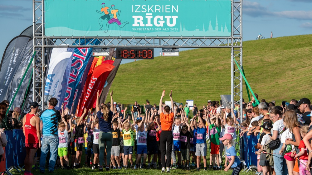 “Izskrien Rīgu” 2. posmā Dreiliņu kalnā titulētu sportistu uzvaras un skaisti skati