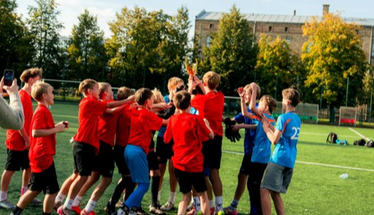 Pagājušo nedēļu noskaidrojās Rīgas starpskolu futbola finālisti 6. un 7. klasēm