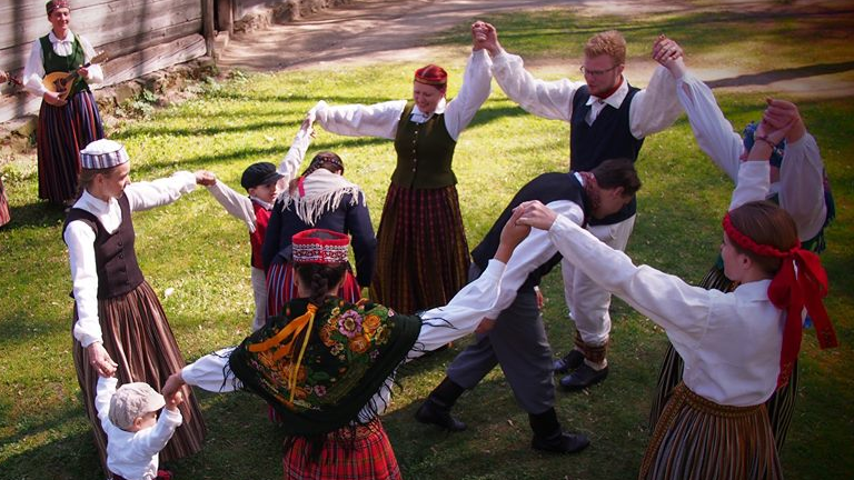Bērnu rīts “Lieldienas gaidot” ar deju folkloras kopu “Dandari”
