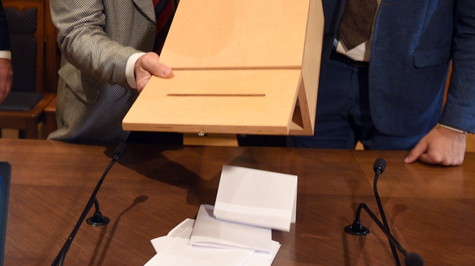 Koronavīrusa dēļ Rīgā mainīs atrašanās vietas vairākiem vēlēšanu iecirkņiem