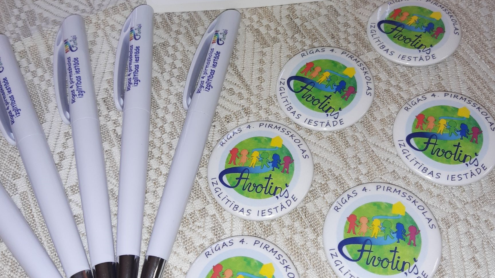 Rīgas 4. pirmsskolas izglītības iestādei “Avotiņš” ir savs logo