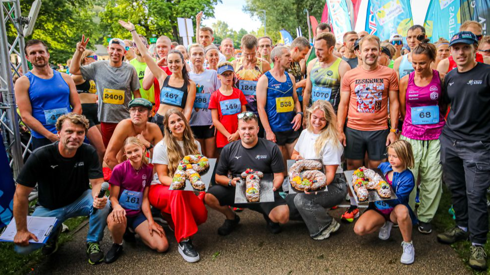 Pie Māras dīķa krāšņi noslēgusies “Izskrien Rīgu” sezona