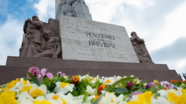 Paužot atbalstu Ukrainai ceļā uz Eiropas Savienību, veidos ziedu kompozīciju Ukrainas karoga krāsās