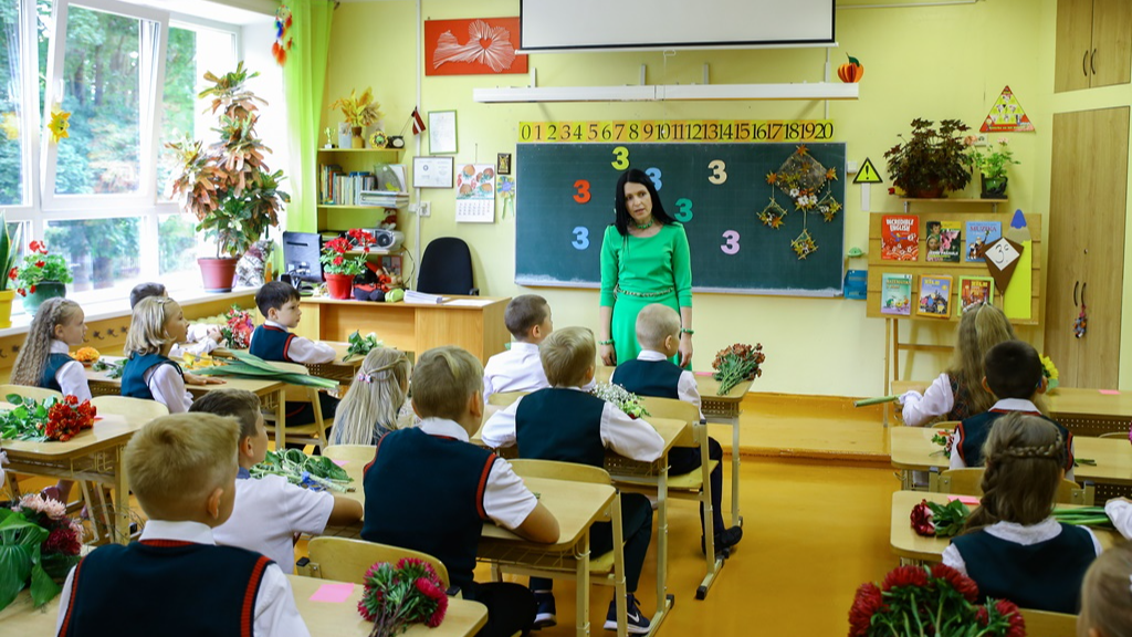Rīgas pedagogiem piešķirs pabalstu par darbu Covid-19 pandēmijas apstākļos