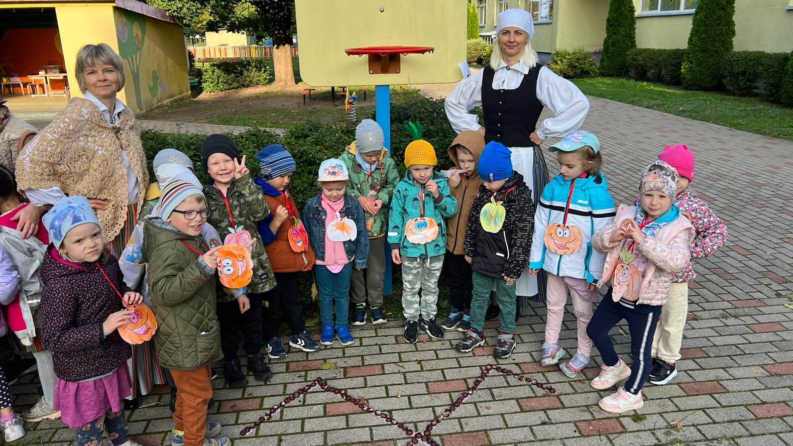 Rīgas 229. pirmsskolas izglītības iestādē Miķeļdienas “Dārzeņu balle”