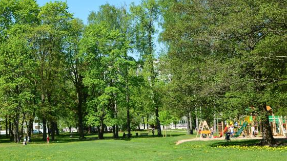 Nordeķu parkā top jauns bērnu rotaļu laukums
