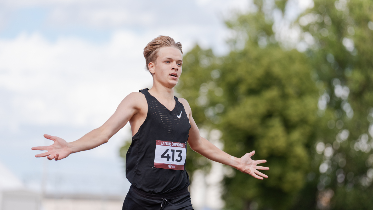 Arkādiešiem Vaisjūnam, Malnačai, Celmam vairākas uzvaras Latvijas čempionāta U18 vieglatlētikā
