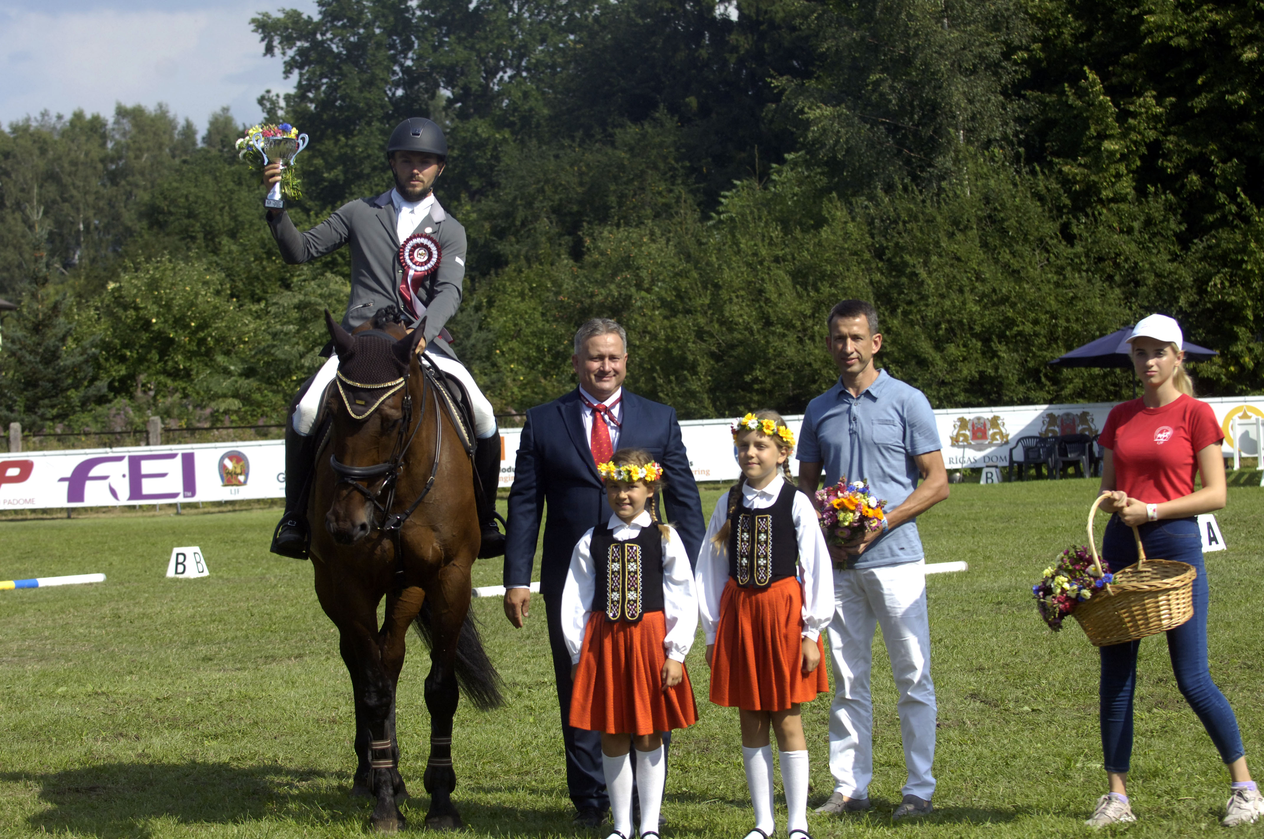 Pasaules kausa Rīgas posma “Grand Prix” maršrutā uzvar rumānis Andreā Herks