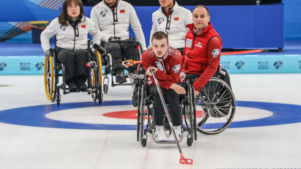  Ratiņkērlinga komanda čempionāta pirmajā dienā izcīna uzvaru pār Itāliju un piekāpjas Korejai