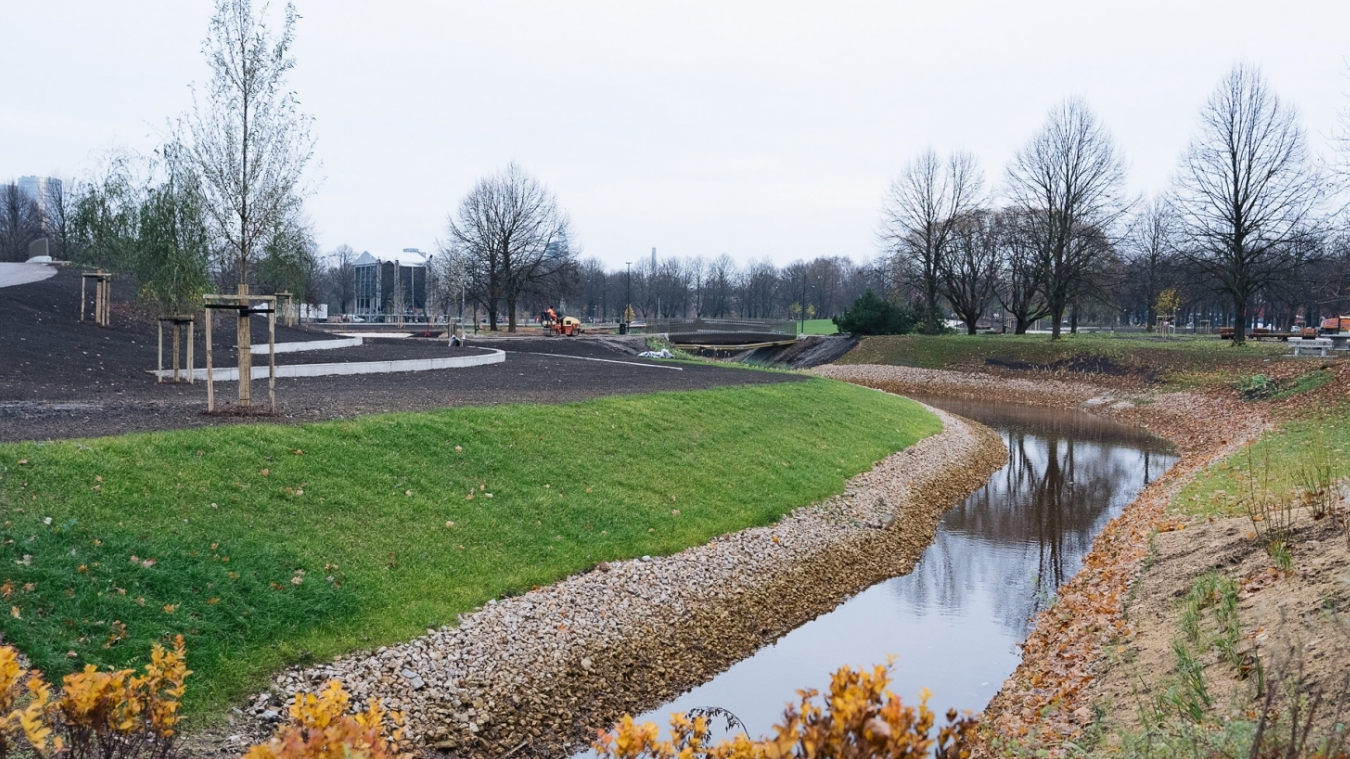 Uzvaras parkā iedzīvotāji vēlas redzēt kafejnīcu zonu, spēka trenažierus un košumkrūmus