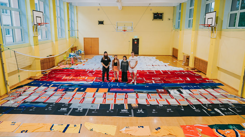 Rīgā top jauns Ginesa rekords - pasaulē lielākais basketbola krekls