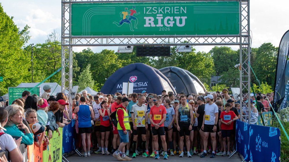 “Izskrien Rīgu” pēdējā posmā ceturtdien gaidāmas spraigas cīņas par godalgām vadošo vieglatlētu starpā