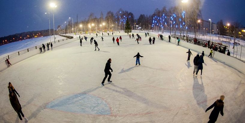 Rīgā sāk darboties slidotavas