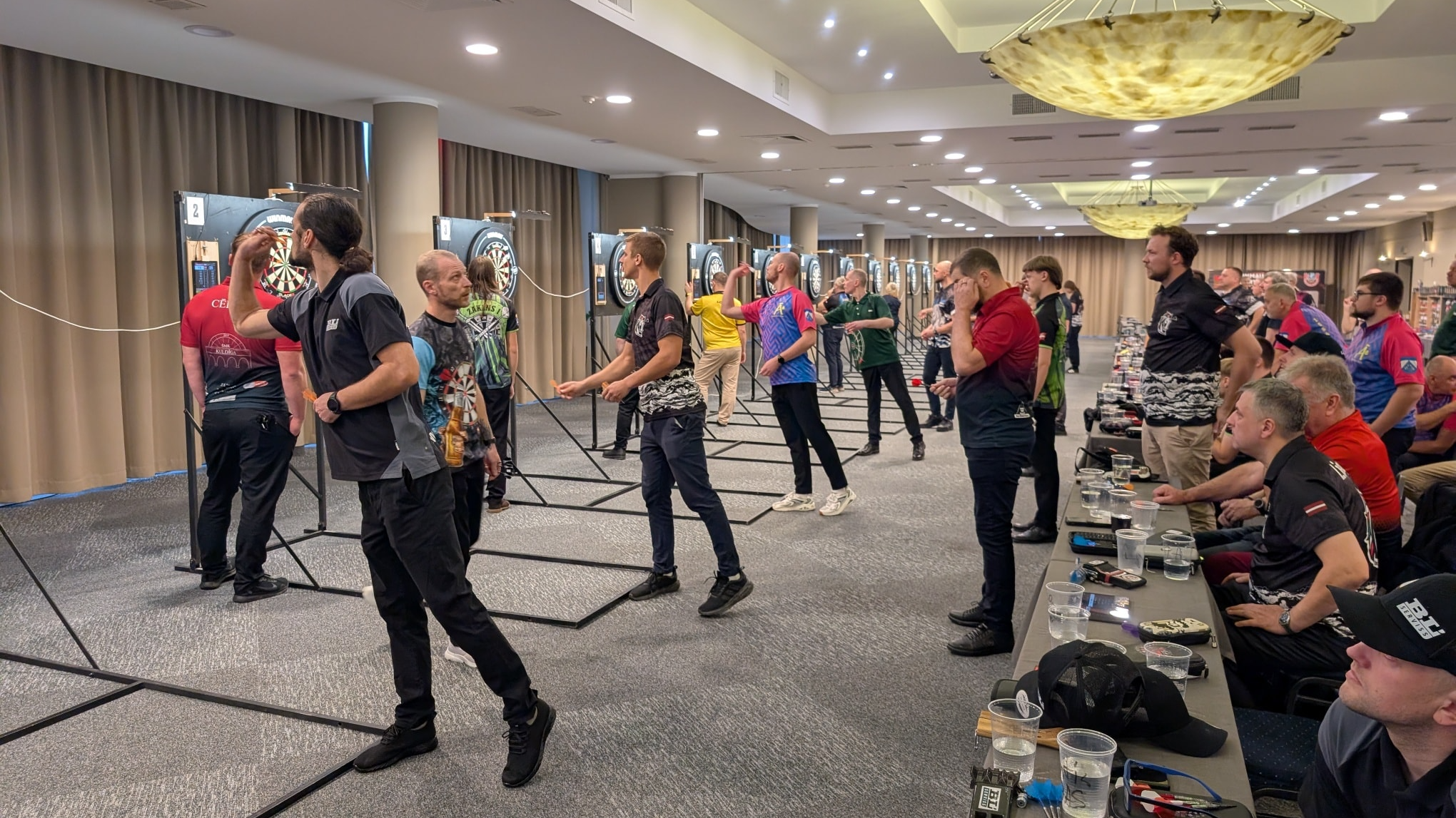 Straumes Latvijas kausā šautriņu mešanā jauni uzvarētāji – “Priekule” vīriešiem un “The Storm Priekule” sievietēm