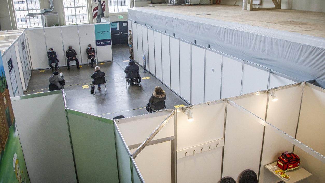 Pieaugot vakcinēto iedzīvotāju skaitam, varēs pulcēties un sniegt vairāk pakalpojumu