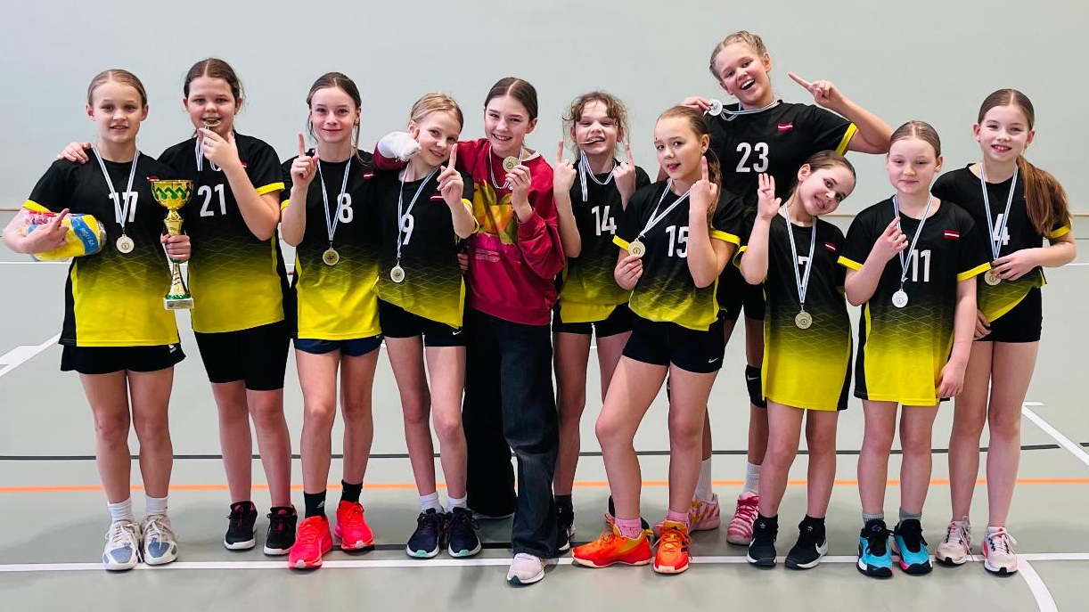 Rīgas valstspilsētas starpskolu sacensības tautas bumbā