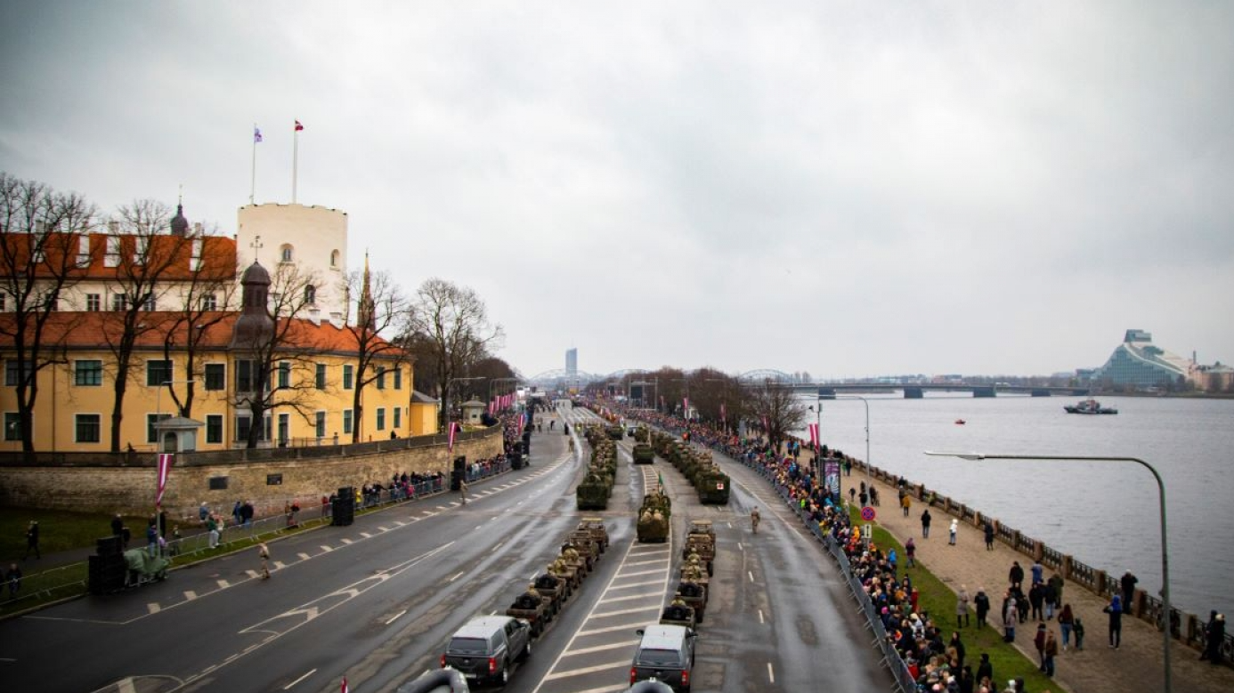 Valsts svētku laikā būtiski satiksmes ierobežojumi; 11. novembra krastmalu satiksmei slēgs 17. novembra vakarā