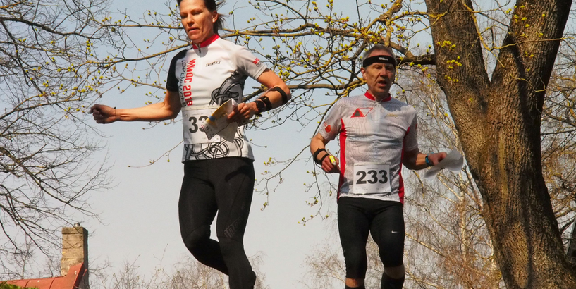 Orientieristi sacenšas Āgenskalna ieliņu “labirintos”