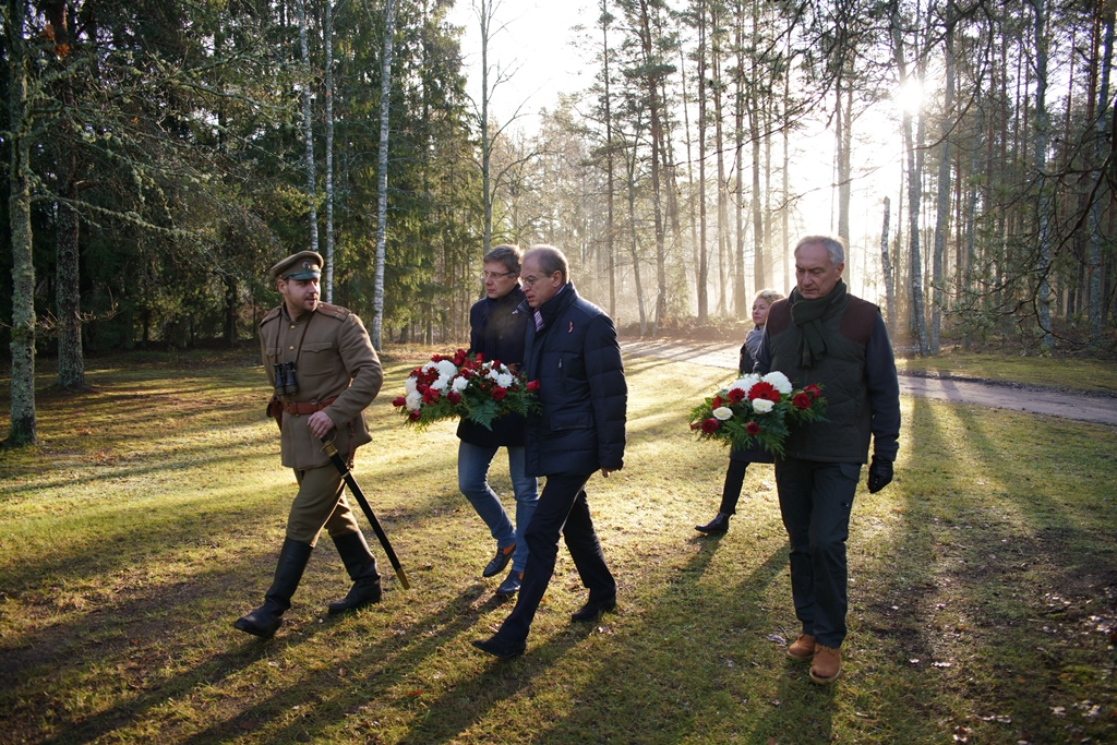 Izvēlētas trīs Rīgas galvenās Ziemassvētku egles