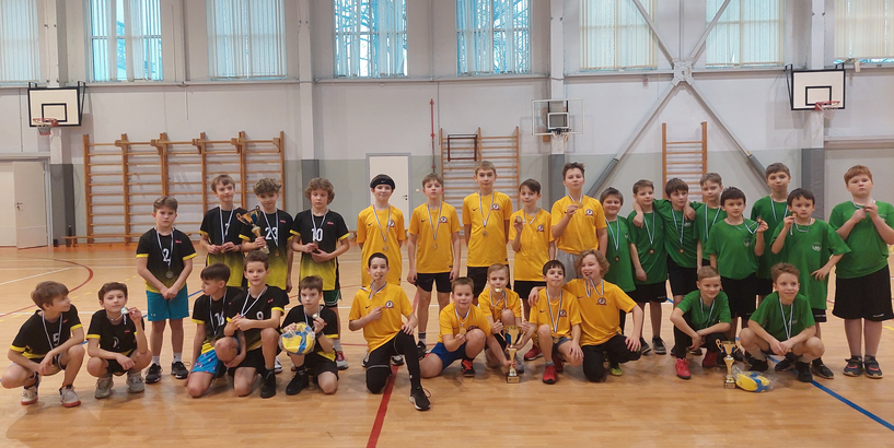 Rīgas valstspilsētas starpskolu sacensības tautas bumbā