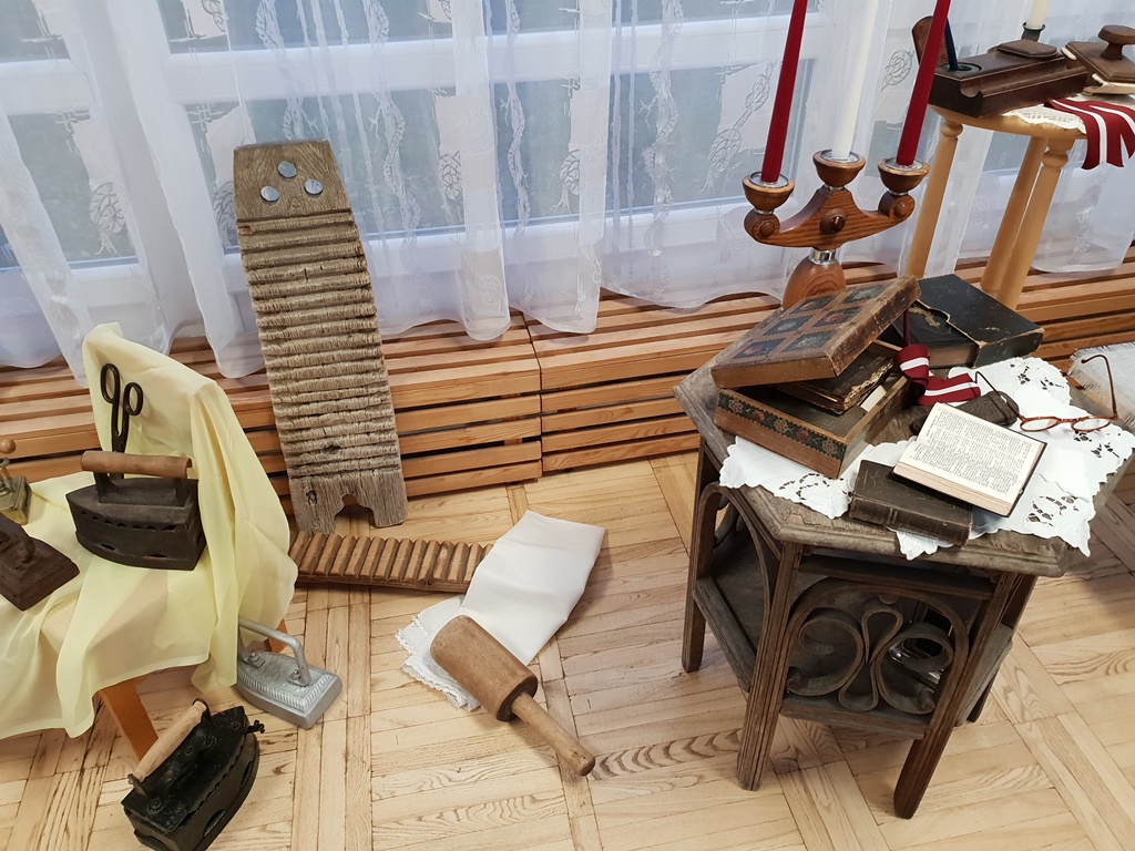 Rīgas 106. pirmsskolas izglītības iestādē nebijusi izstāde “Lietas cauri laikiem”
