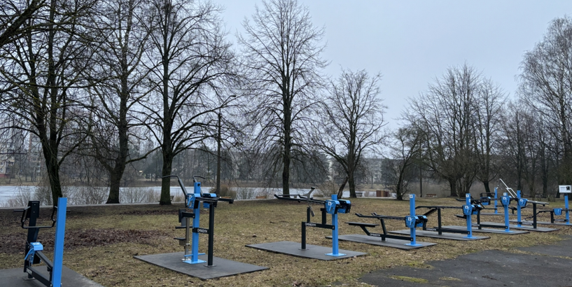 Juglā ir uzstādīti jauni āra trenažieri