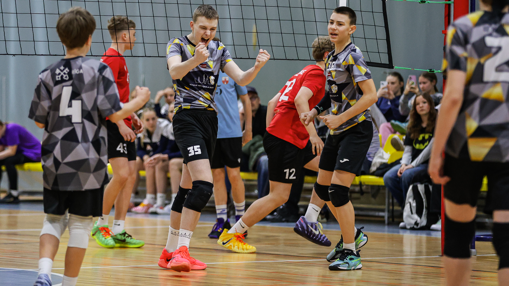 RVS jaunie volejbolisti izcīna medaļas Latvijas Jaunatnes čempionātā U19 un U15 vecumgrupās