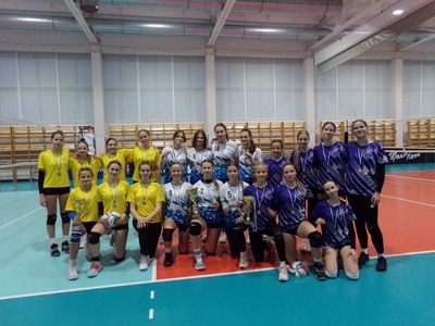 Pamatskola meitenes.jpg