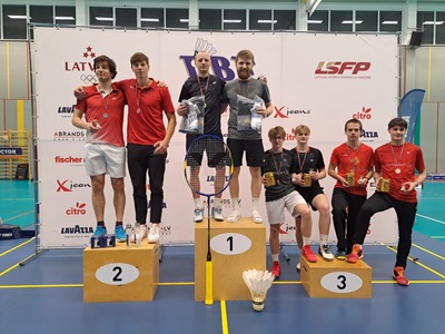 1.vieta Reinis Krauklis (pa labi) un 3.vieta Toms Sala un Regn?rs Baj?rs (pa kreisi).jpeg