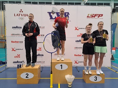 Ievai Popei - sudraba meda?a, Anzhelikai Nadtochyi (pa kreisi)- bronzas meda?a.jpg