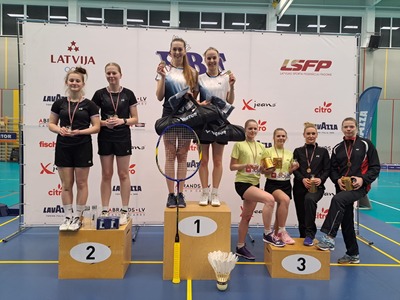 2.vieta Madarai Gaurei un Anzhelikai Nadtochyi un 3.vieta Ievai Popei un Krist?nei Gureckai (pa labi).jpg