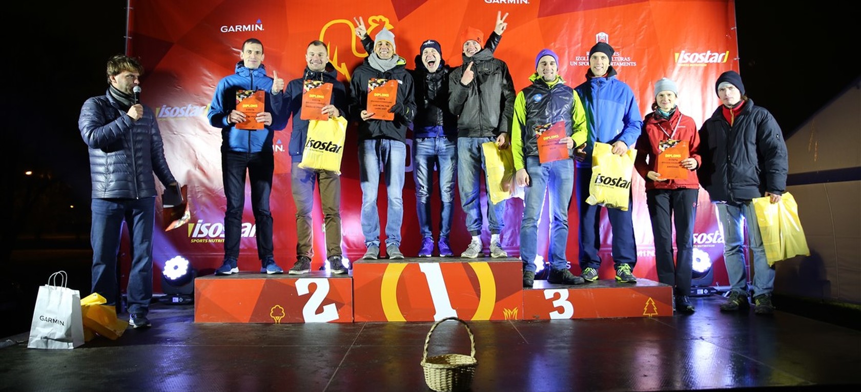 Pusotra tūkstoša dalībnieku piedalījušies Rīgas rudens rogainingā Lucavsalā