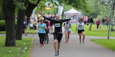 Noslēgumam tuvojas populārais skriešanas seriāls "Izskrien Rīgu!"