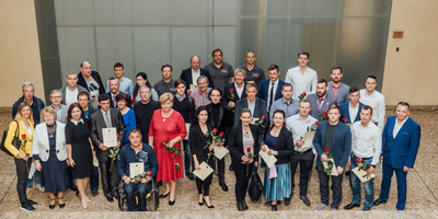 Rīdziniekiem pasniegtas naudas balvas par augstiem sasniegumiem sportā