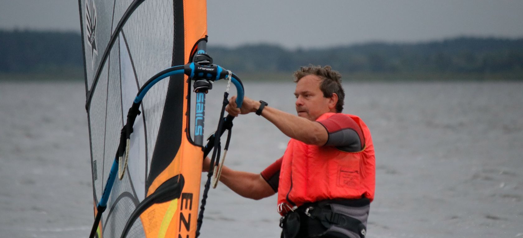 Sācies Pasaules čempionāts vindsērfingā Raceboard klasē