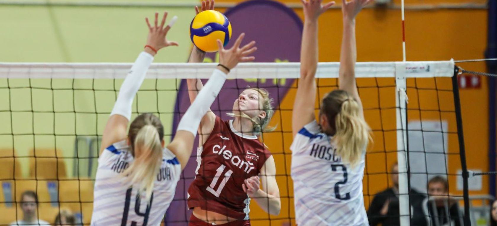 Latvijas volejbolistes EČ kvalifikācijas turnīru noslēdz ar zaudējumu Slovākijai 