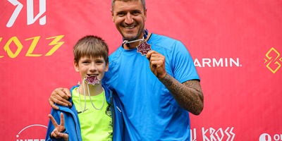 Ar kuplu dalībnieku skaitu aizvadīts patriotiskais taku šķēršļu skrējiens “Lāčplēšu kross”