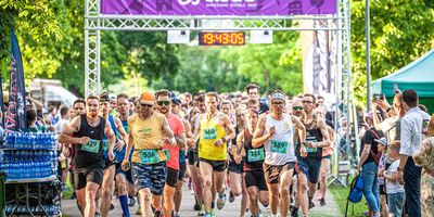 Ar rekordlielu dalībnieku skaitu sākusies “Izskrien Rīgu” seriāla astotā sezona