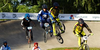 Mežaparkā cīnījās BMX sportisti